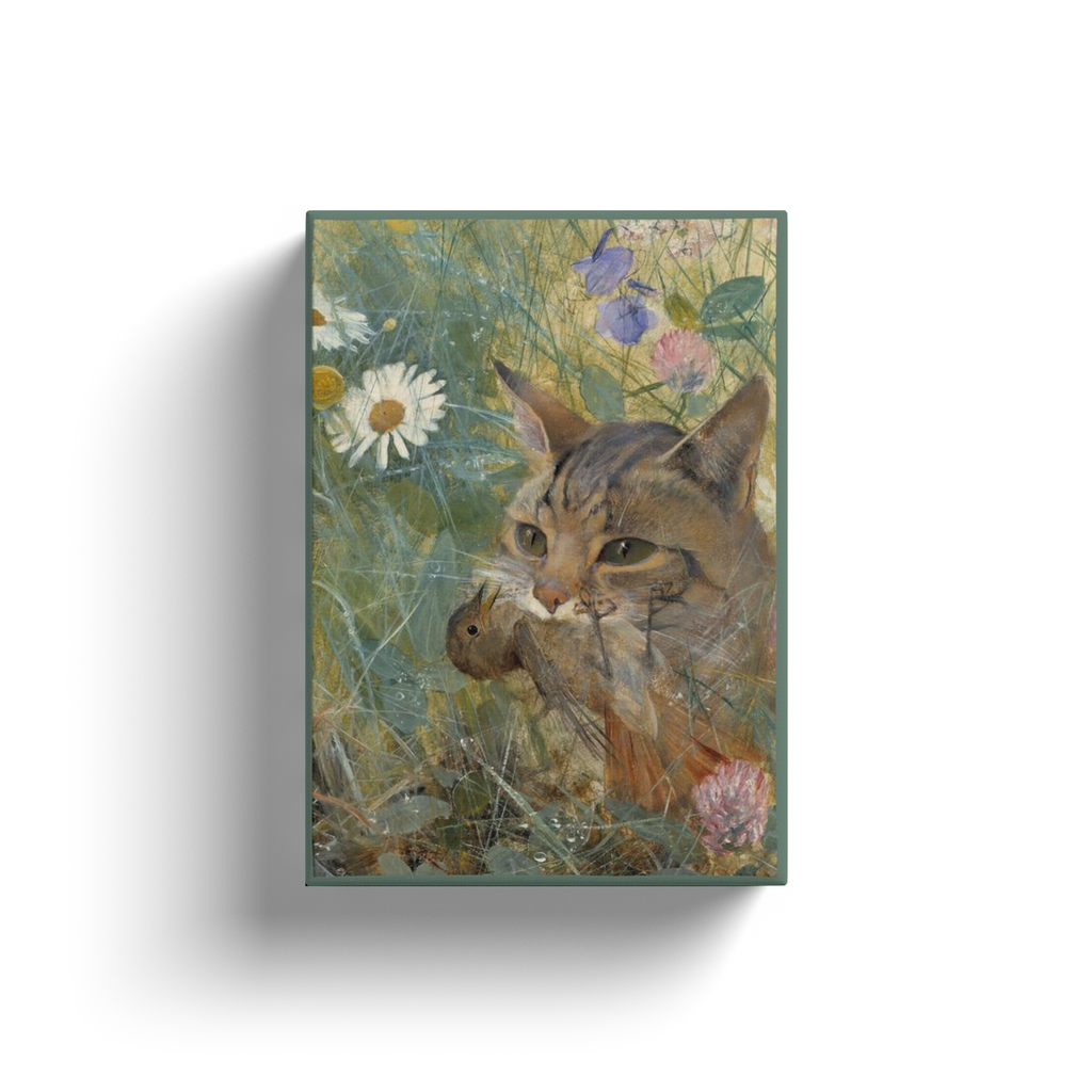 Un gato con un pájaro joven en la boca.